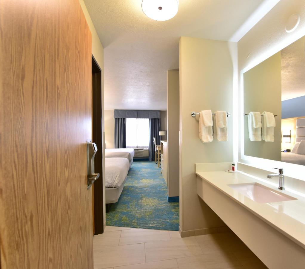 Days Inn By Wyndham Springville Eksteriør billede