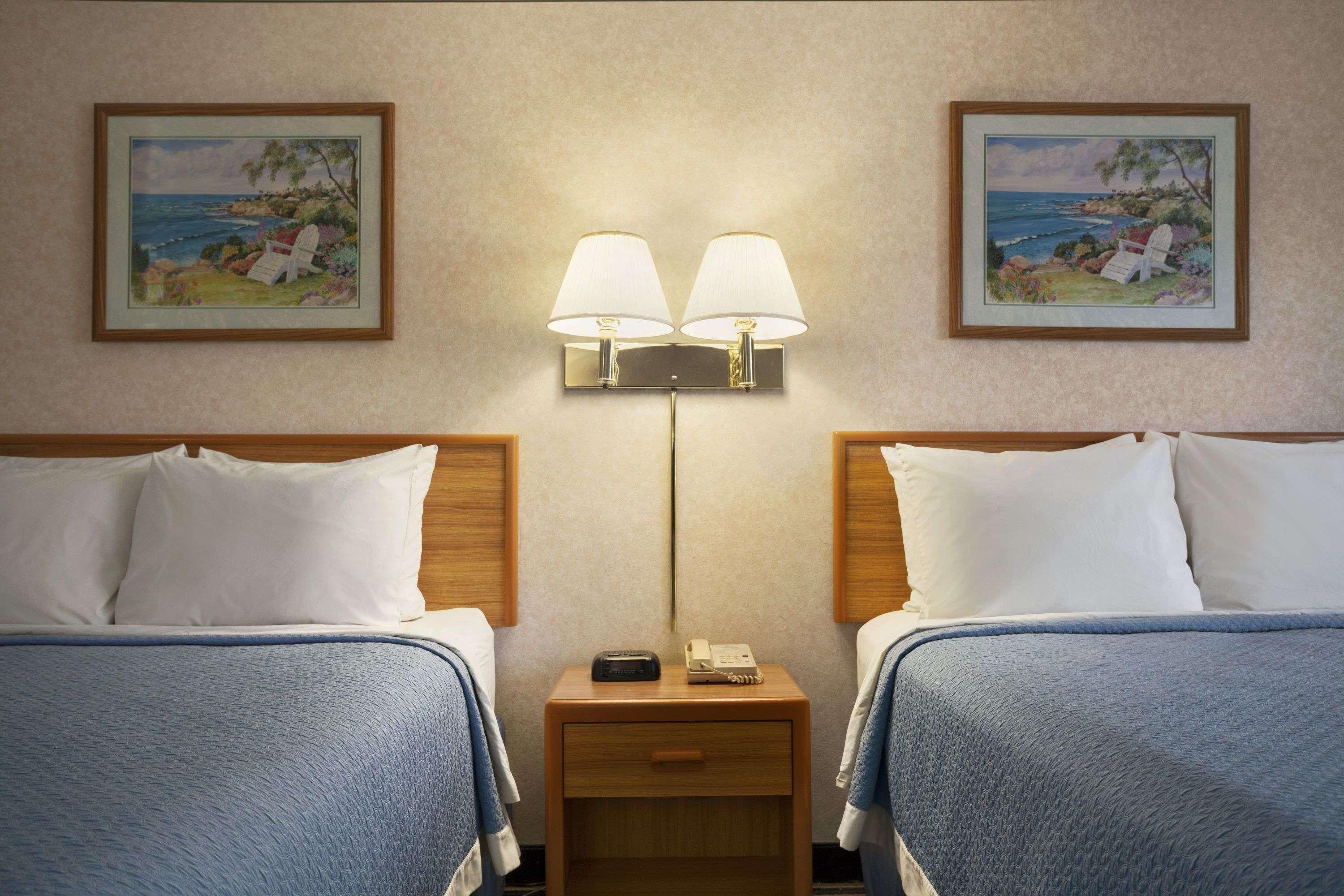 Days Inn By Wyndham Springville Eksteriør billede