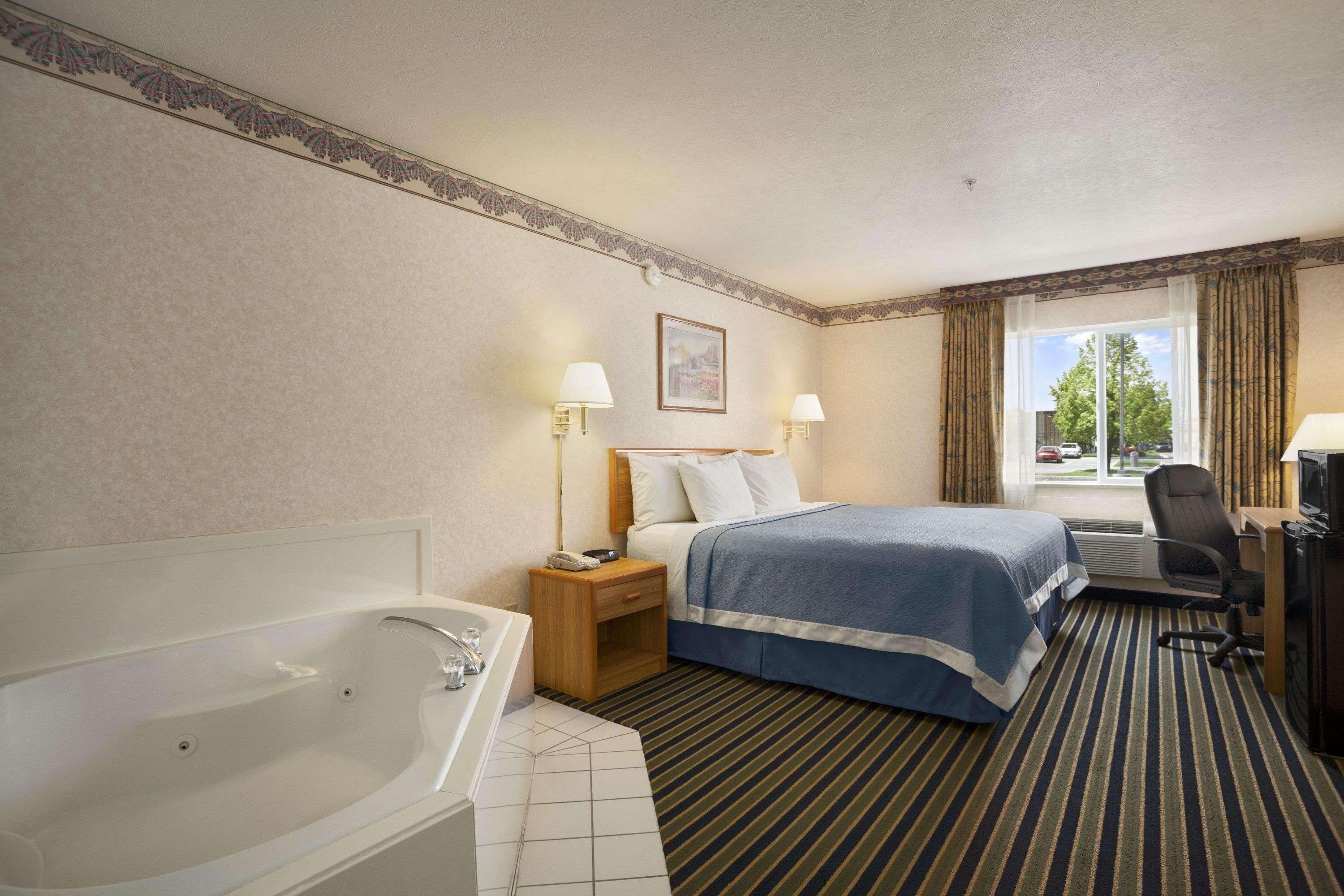 Days Inn By Wyndham Springville Eksteriør billede