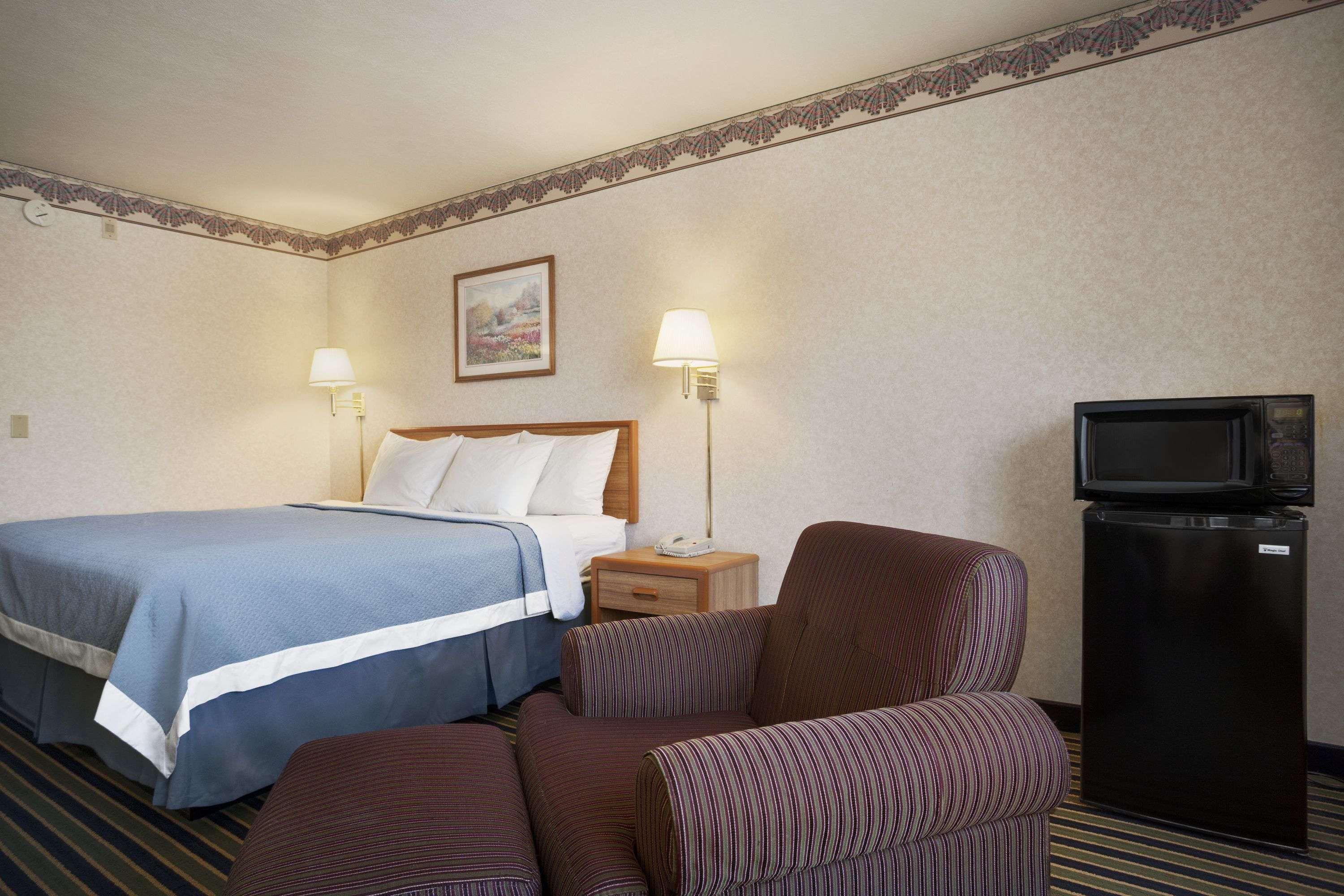Days Inn By Wyndham Springville Eksteriør billede