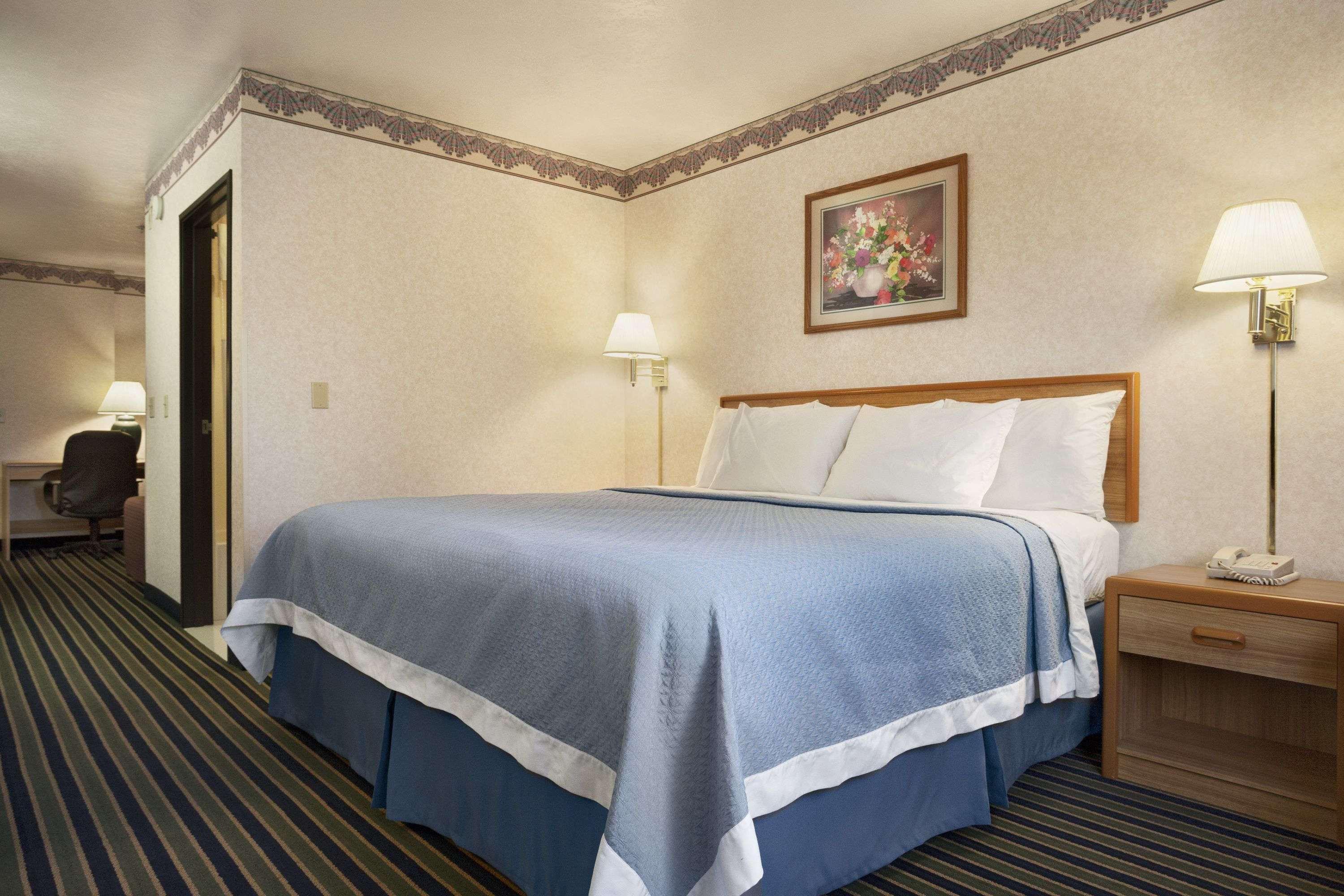 Days Inn By Wyndham Springville Eksteriør billede