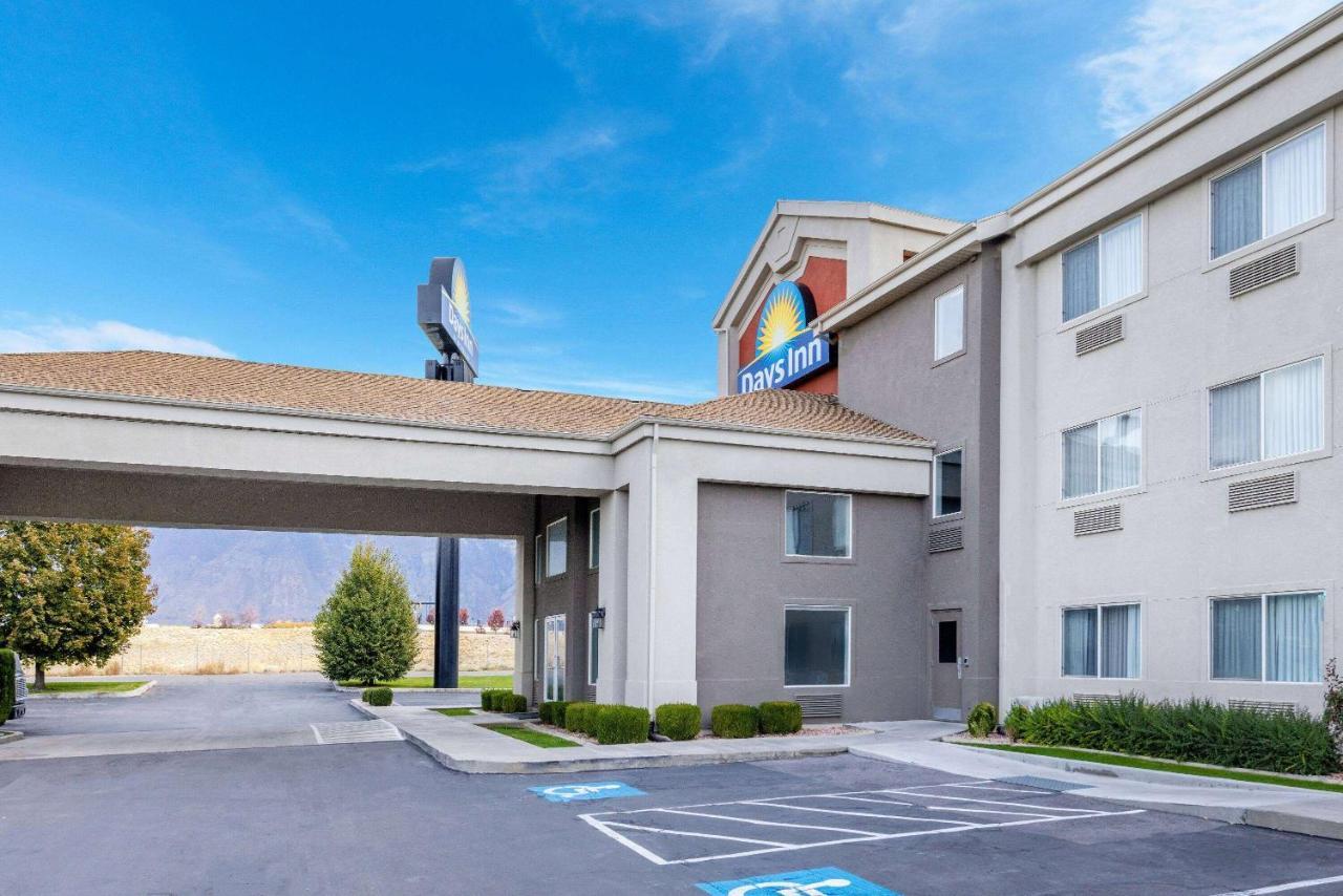 Days Inn By Wyndham Springville Eksteriør billede