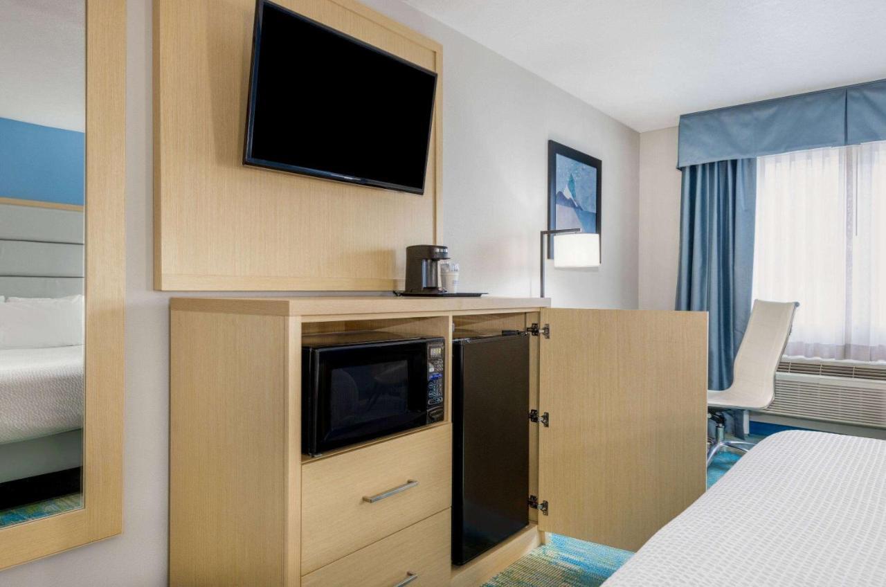 Days Inn By Wyndham Springville Eksteriør billede