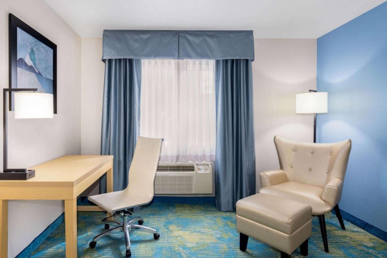 Days Inn By Wyndham Springville Eksteriør billede