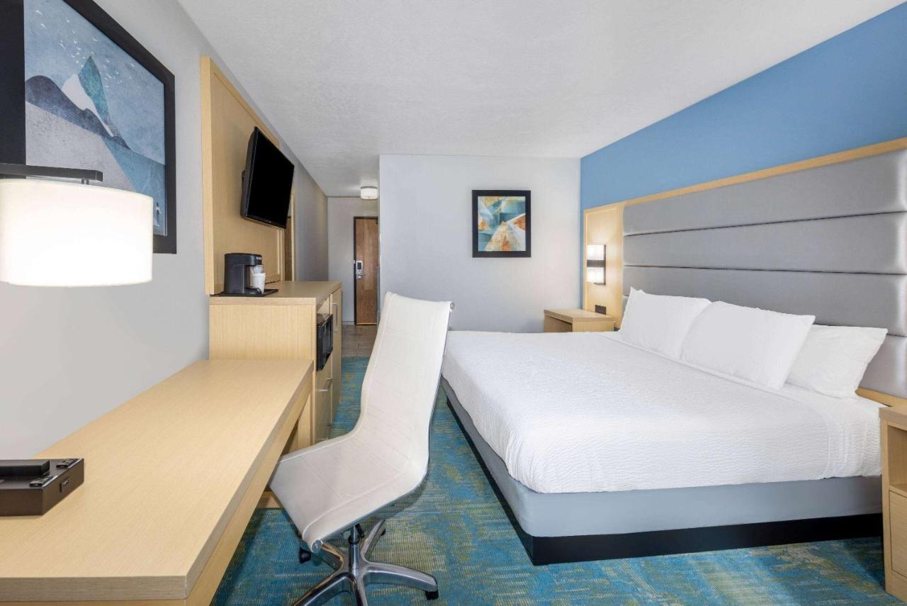 Days Inn By Wyndham Springville Eksteriør billede