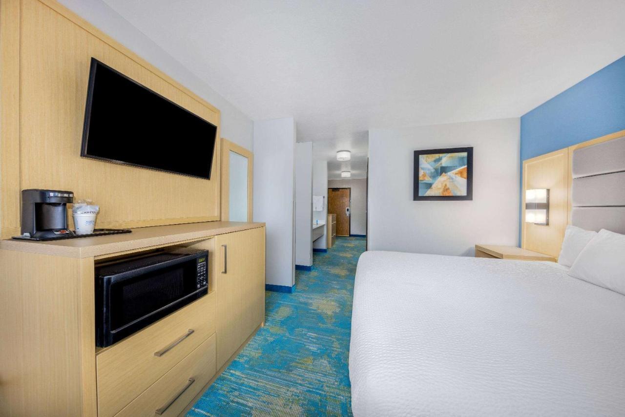 Days Inn By Wyndham Springville Eksteriør billede
