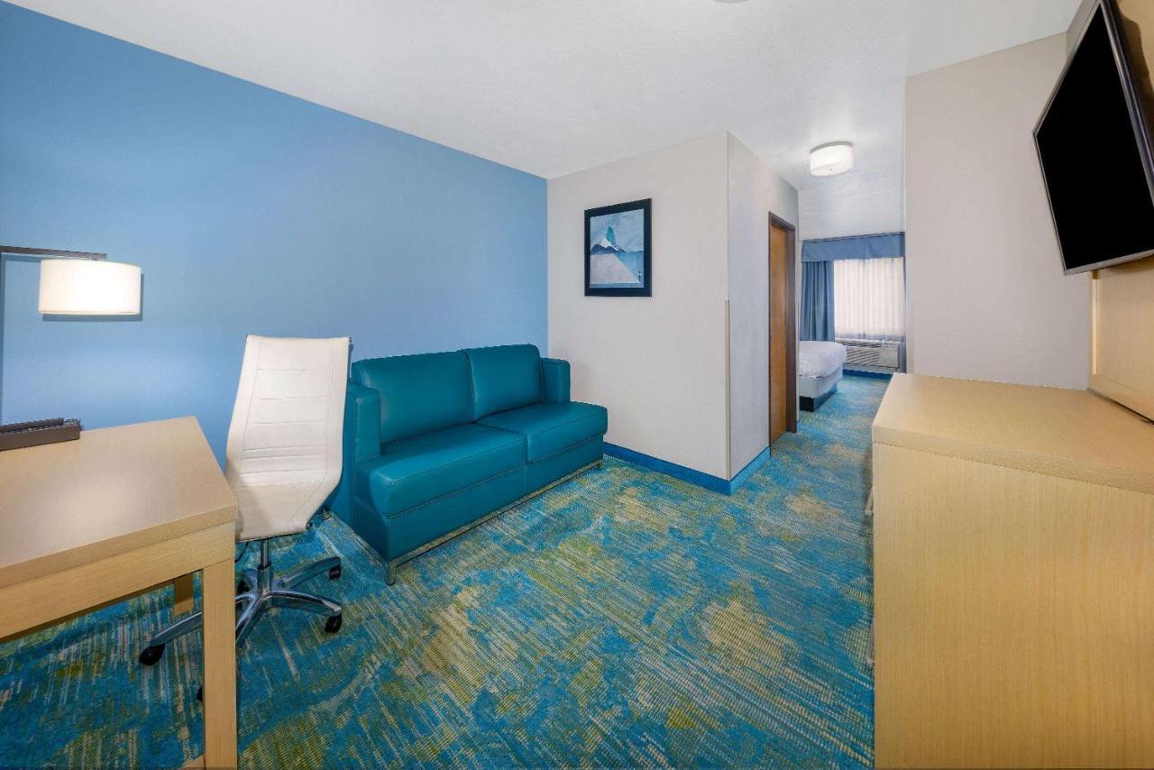 Days Inn By Wyndham Springville Eksteriør billede