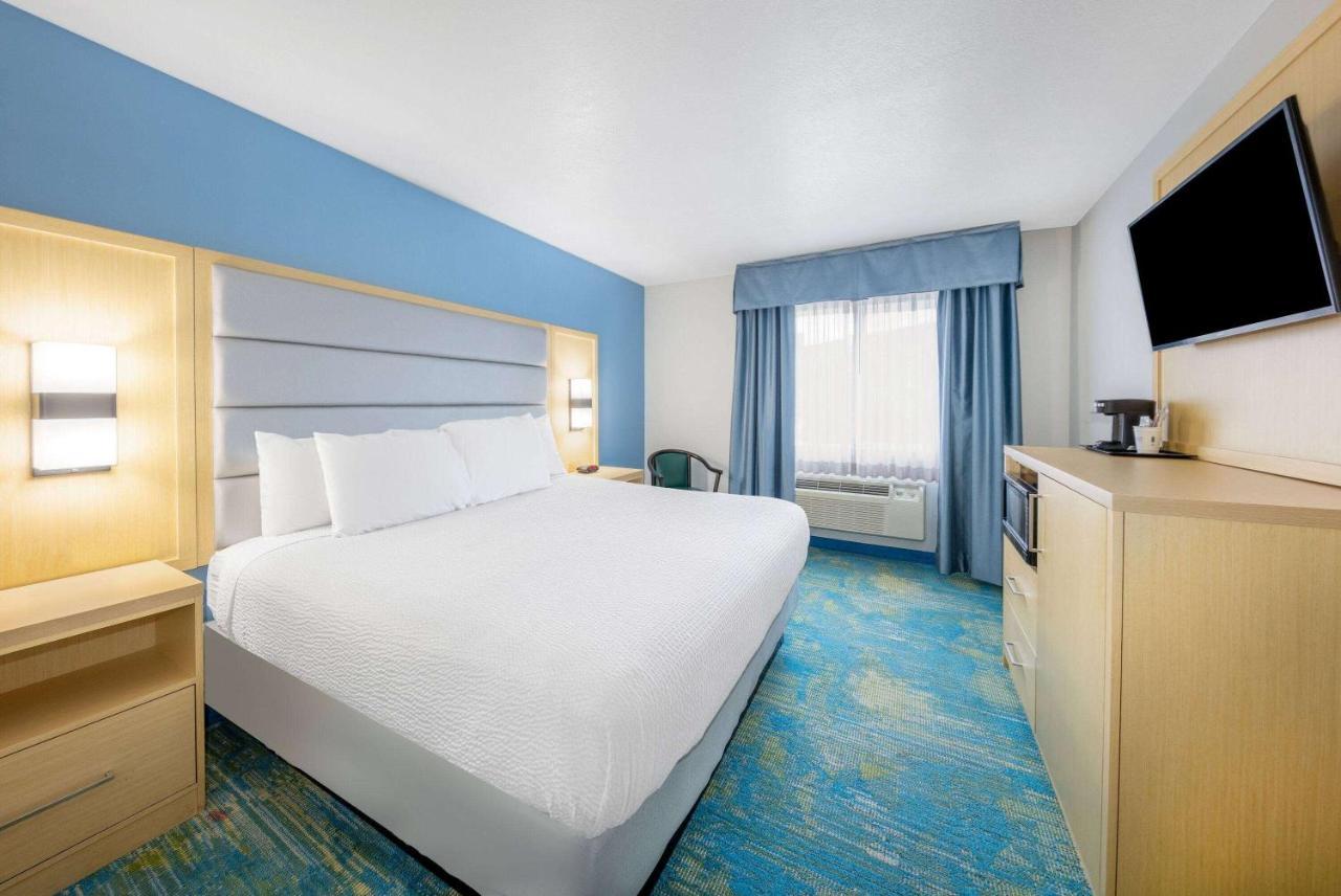 Days Inn By Wyndham Springville Eksteriør billede