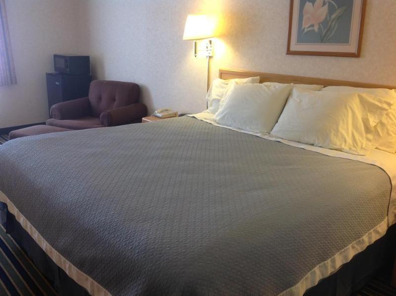 Days Inn By Wyndham Springville Eksteriør billede